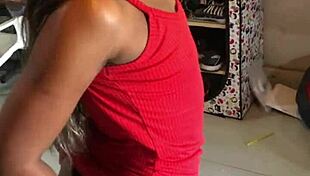 Chamei essa novinha pra casa e ela gozou squirtando no meu pau cavalgando orgásmica no cowgirl reverse.