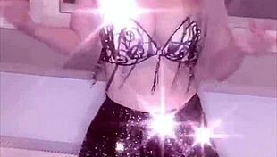 i'm that belly dancer goddess with huge belly long nails glasses findom