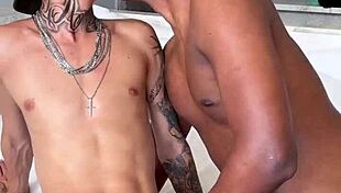 nem acreditei no tamanho da lapada do negão baiano pauzudo arrombando meu cu 🍑💦