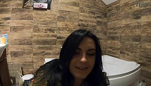 hey, wanna see milfycalla pee in bathtub wearing fur coat and pantyhose while teasing her tight pussy?