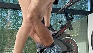 Hidden Camera Catches Argentinian Stepsis Sucking Cock In Gym