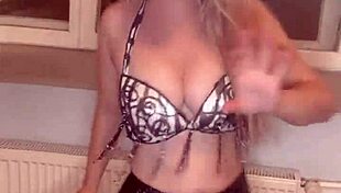 i'm that belly dancer goddess with huge belly long nails glasses findom