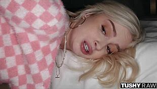 Fit tight blonde Lexi gapes ass perfectly wide