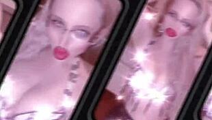 i'm that belly dancer goddess with huge belly long nails glasses findom