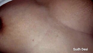 Desi bhabhi fingers chut deep with finger and pen