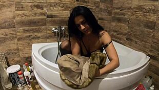 hey, wanna see milfycalla pee in bathtub wearing fur coat and pantyhose while teasing her tight pussy?