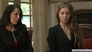 milf lesbiana folla duro a teen petite con strapon y juguetes