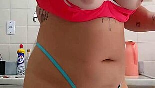 she flashes her huge ass craving thick cock while washing dishes in kitchen