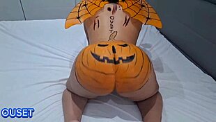 hermanastra's huge halloween ass shakes too much to sleep