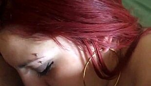 whoa this redhead gives the sloppiest handjob ever 😍🔥