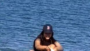 Juicy Asian teases beach cameltoe hidden!