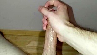 young amateur homemade massage turns into solo masturbation cum explosion