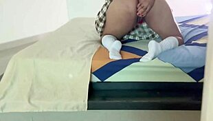 mi hijastra nalgona usa dildo en culo y yo me corro viendola