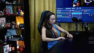 ruan flashes his cock at tipsy belinha and she drools with lust in the podcast pépum no barraco, what would you do in his place