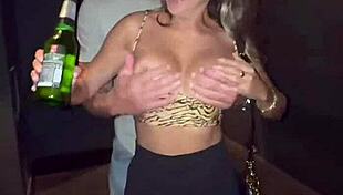 Casada safada bent over doggystyle creampie in front of corno husband public motel arrombada buceta red