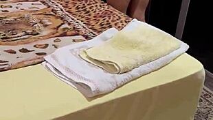 Devoção total: casada implora por pauzão na cama do corno