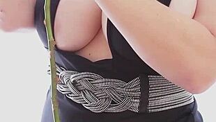 sara jay luvs glass toys shoved deep in her squirting cunt!!