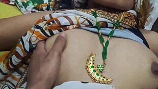 Indian Aunty In Saari Shows Big Boobs And Ass For Hot Chudai