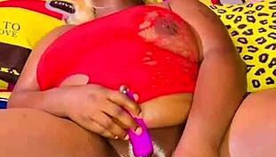 nigarchrist's petal update shows off that smooth shaved pussy close up 😍🍑