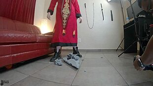 whoops i didnt mean too but giantess empress crushes that star destroyer hard!!