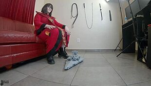 whoops i didnt mean too but giantess empress crushes that star destroyer hard!!