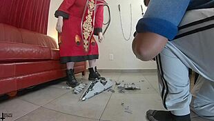 whoops i didnt mean too but giantess empress crushes that star destroyer hard!!