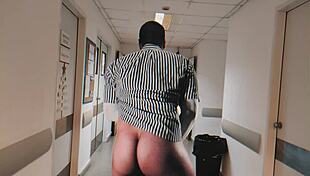 BIG 18CM COCK PATIENT JERKS OFF FOR SEXY NURSE IN HOSPITAL GLOVES