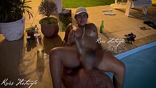 amigo do marido me enganou e enfiou o pau todo na buceta sem camisinha na piscina do condomínio