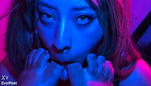 even when i'm smoking i can't stop licking your sexy toes