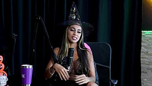 Tamanho não é documento spills exhibitionist secrets and fave fuck spots in sheer red halloween swingers chat.