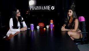 Tamanho não é documento spills exhibitionist secrets and fave fuck spots in sheer red halloween swingers chat.