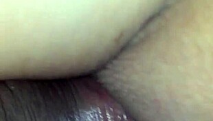 le enanta serrar la pierna... dios mio que ricca 😩