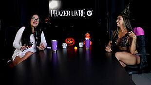 Tamanho não é documento spills exhibitionist secrets and fave fuck spots in sheer red halloween swingers chat.