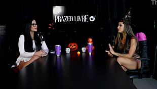 Tamanho não é documento spills exhibitionist secrets and fave fuck spots in sheer red halloween swingers chat.