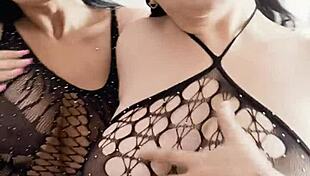 phat ass brunettes, thick cock smashing your juicy pussies?