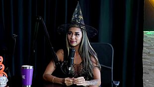 Tamanho não é documento spills exhibitionist secrets and fave fuck spots in sheer red halloween swingers chat.