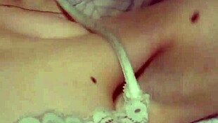 oh man elza's armpits got me worshipping every damn inch so beautiful and sweaty ugh