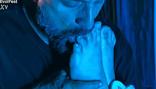 i'm dying for that juicy pussy and sexy feet lick domination 😈👅👣