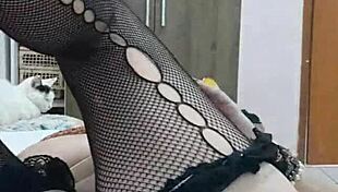 Big pussy lips milf holds position 10 minutes natural tits tease