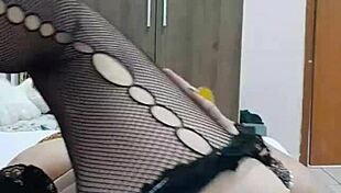 Big pussy lips milf holds position 10 minutes natural tits tease