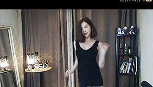 Korean Idol Yi Su-Wan Seduces in Tight Uniform Hot Dance