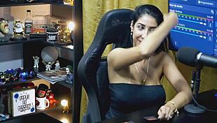 Ruan showed his huge cock and balls to Renatinha Mello... she loved it!! will they fuck?? 😲