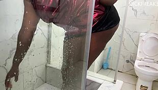 oga boss wife takes my cock quick in the bathtub creampie her juicy!