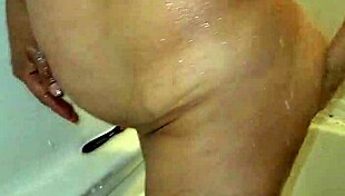 mi amante's tight latina ass tempts me