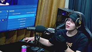 Ruan showed his huge cock and balls to Renatinha Mello... she loved it!! will they fuck?? 😲