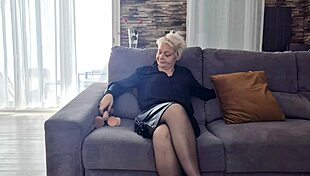 Mature Slut Shows Off Dildo Tips in Sexy Solo Tease