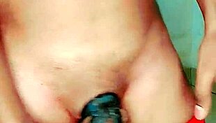 A pakistani shemale kinner strips naked teasing with erotic dance