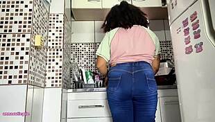 Curvy Babe Farts Softly in Tight Jeans While Washing Dishes