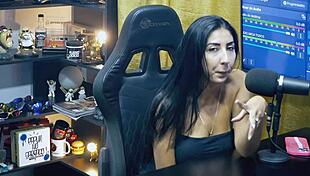 Ruan showed his huge cock and balls to Renatinha Mello... she loved it!! will they fuck?? 😲