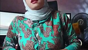 hijab shemale strokes cock in early morning solo